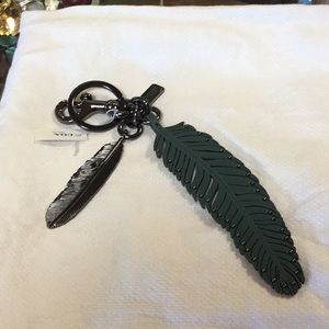 Coach key Farb leaf leather and metal